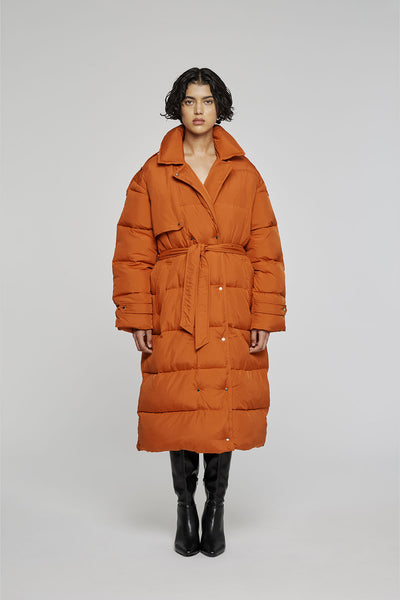 9325 LONG PUFFER COAT IN WATER-REPELLENT MEMORY NYLON ORANGE | OOF