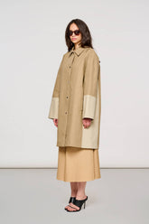 1400 York Bicolor Raincoat in Mackintosh Incese + Oxford Tan -  | OOF WEAR